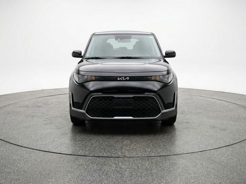 Used 2025 Kia Soul LX w/ LX Technology Package image 2