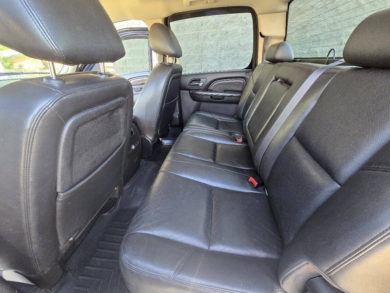 Used 2012 GMC Sierra 2500 Denali w/ Suspension Package, Off-Road AWD/4WD image 13