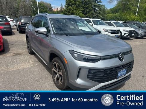 Certified 2025 Volkswagen Tiguan SE AWD/4WD image 1