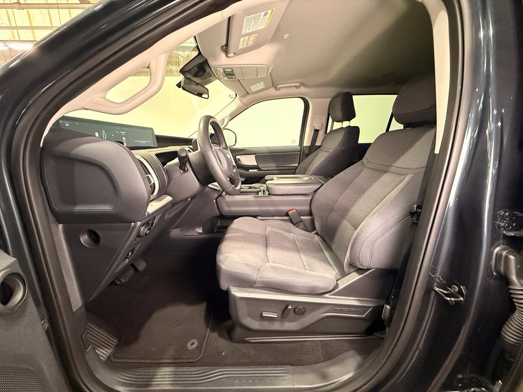 Used 2025 Ford Expedition Active AWD/4WD image 17