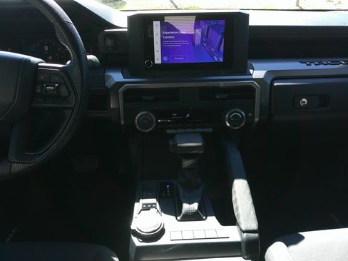 Used 2025 Toyota Tacoma SR5 image 33