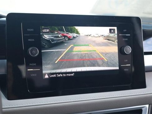 New 2025 Volkswagen Taos SE image 12