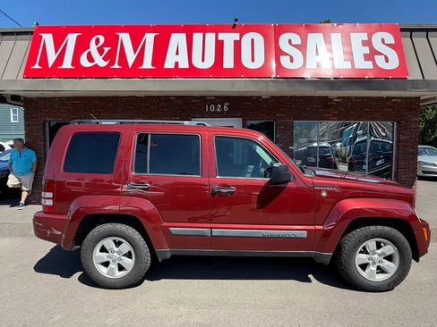 Used 2009 Jeep Liberty Sport w/ Popular Equipment Group AWD/4WD image 2