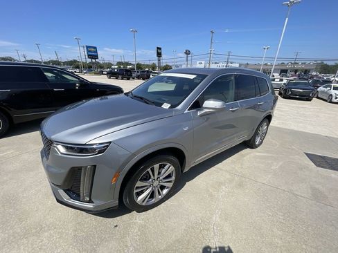Certified 2024 Cadillac XT6 Premium Luxury w/ Technology Package AWD/4WD image 4