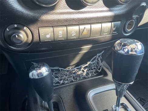 Used 2012 Jeep Wrangler Unlimited Sahara image 12