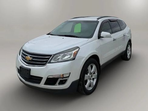 Used 2017 Chevrolet Traverse LT w/ Style and Technology Package AWD/4WD image 3
