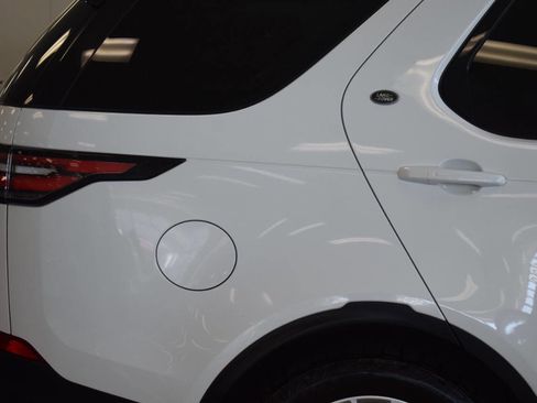 Used 2017 Land Rover Discovery HSE image 35