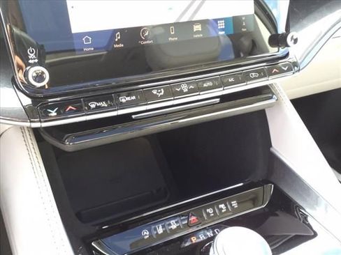 Used 2024 Jeep Wagoneer 4WD w/ Premium Group I image 19