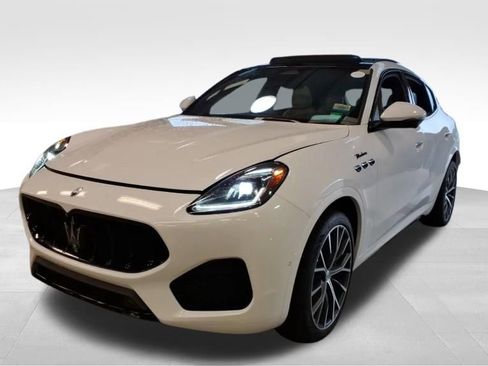 Used 2023 Maserati Grecale Modena image 2