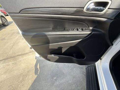 Used 2019 Jeep Grand Cherokee Altitude RWD image 13