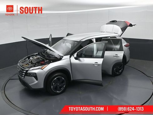 Used 2024 Nissan Rogue SV AWD/4WD image 53