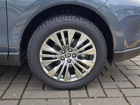 Used 2022 Toyota Venza Limited w/ Advanced Technology Package image 8