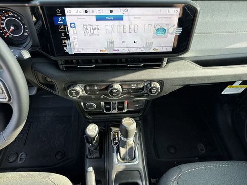 New 2025 Jeep Gladiator Sport image 20