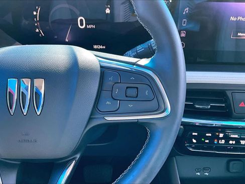 Used 2025 Buick Encore GX Avenir w/ Avenir Technology Package image 25