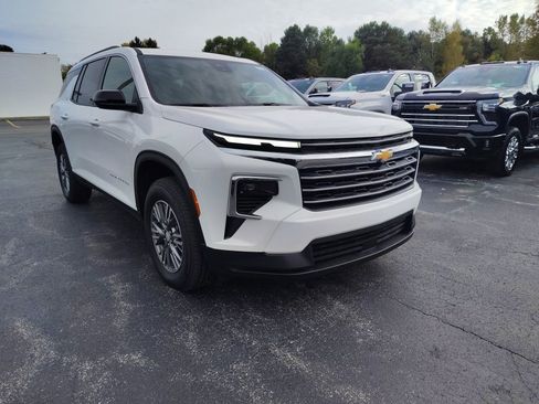 New 2026 Chevrolet Traverse LT w/ LPO, Floor Liner Package image 2