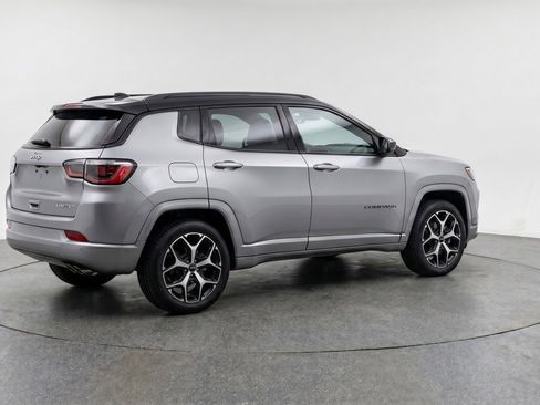 Used 2025 Jeep Compass Limited AWD/4WD image 9