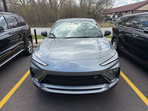 Used 2025 Buick Envista Sport Touring image 2