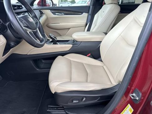 Used 2017 Cadillac XT5 FWD image 16