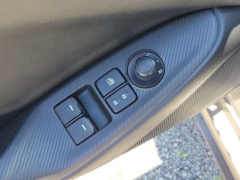 Used 2023 MAZDA MX-5 Miata Club RWD image 17