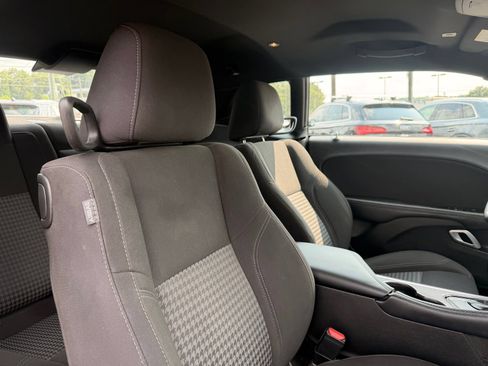 Used 2022 Dodge Challenger SXT RWD image 26