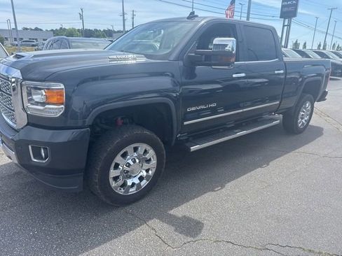 Used 2018 GMC Sierra 2500 Denali w/ Duramax Plus Package AWD/4WD image 8