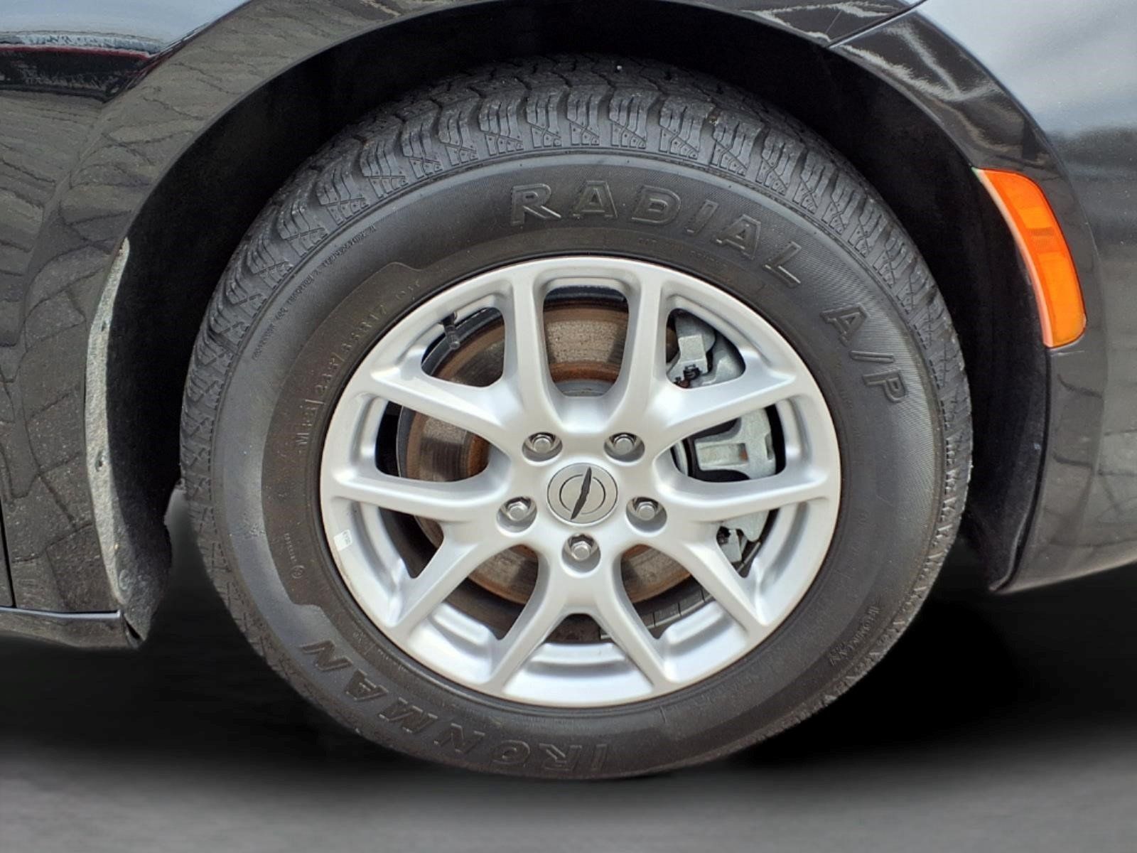 Used 2023 Chrysler Pacifica Touring-L FWD image 10