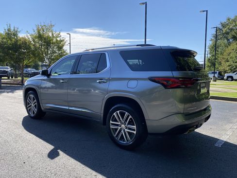Used 2023 Chevrolet Traverse High Country FWD image 7