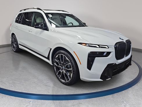 New 2026 BMW X7 M60i image 3