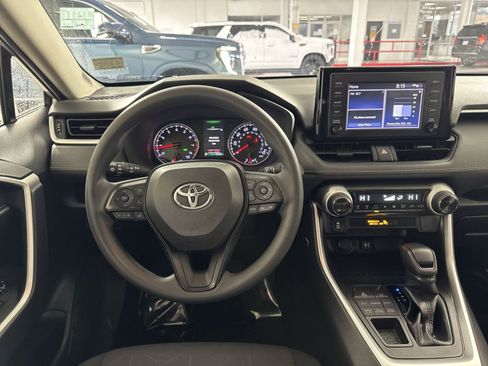 Used 2019 Toyota RAV4 XLE image 16