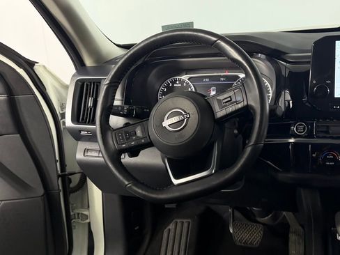 Used 2023 Nissan Pathfinder SL FWD image 14