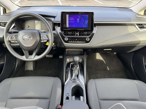 Used 2025 Toyota Corolla LE image 2