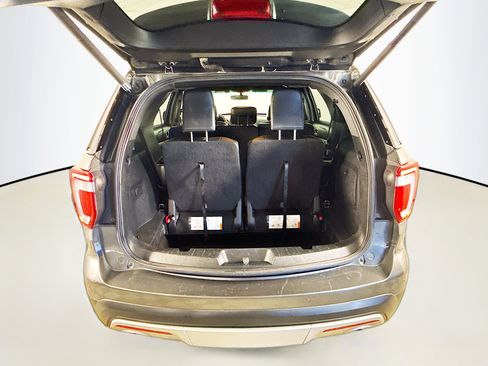 Used 2017 Ford Explorer XLT w/ Equipment Group 202A image 35