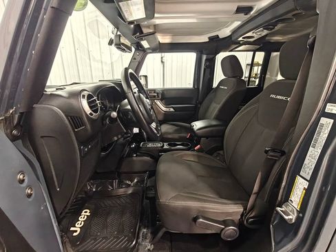 Used 2016 Jeep Wrangler Unlimited Rubicon w/ Connectivity Group AWD/4WD image 22