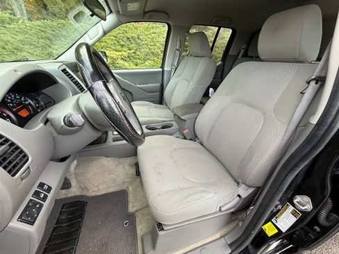 Used 2018 Nissan Frontier SV image 11