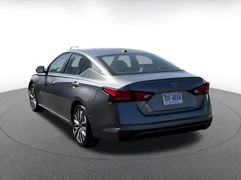 Used 2025 Nissan Altima 2.5 SV FWD image 10