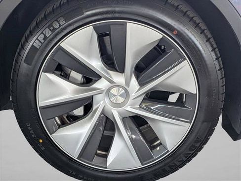 Used 2023 Tesla Model Y Long Range AWD/4WD image 24