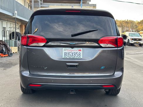 Used 2020 Chrysler Pacifica Limited w/ Advanced Safetytec Group image 12