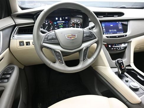 Used 2021 Cadillac XT5 Premium Luxury image 14