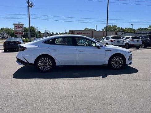 Certified 2025 Hyundai Sonata Limited FWD image 4