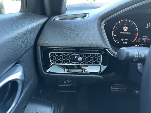 Used 2025 Honda Civic Sport image 29