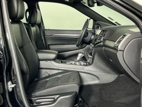 Used 2019 Jeep Grand Cherokee Altitude RWD image 29