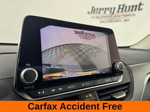 Used 2025 Nissan Altima 2.5 SV FWD image 3