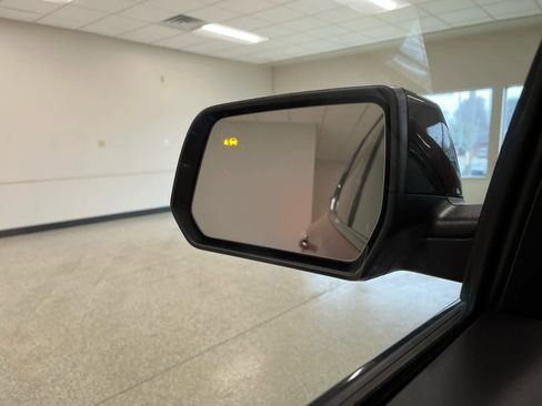 Used 2023 GMC Acadia SLE w/ Driver Convenience Package image 20