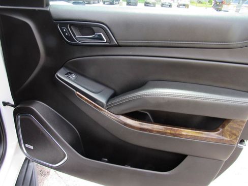 Used 2017 Chevrolet Suburban LT RWD image 31