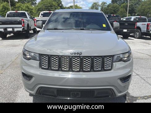 Used 2022 Jeep Grand Cherokee Laredo X RWD image 2