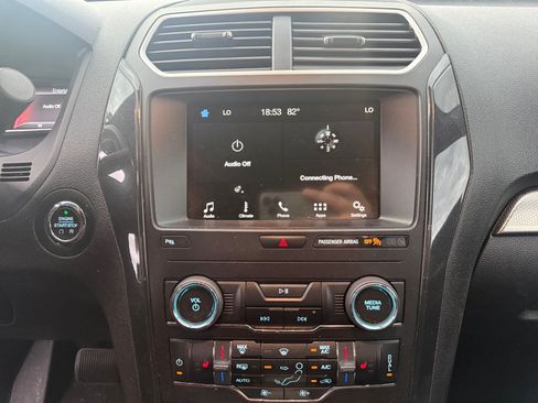 Used 2018 Ford Explorer XLT w/ Equipment Group 202A AWD/4WD image 26