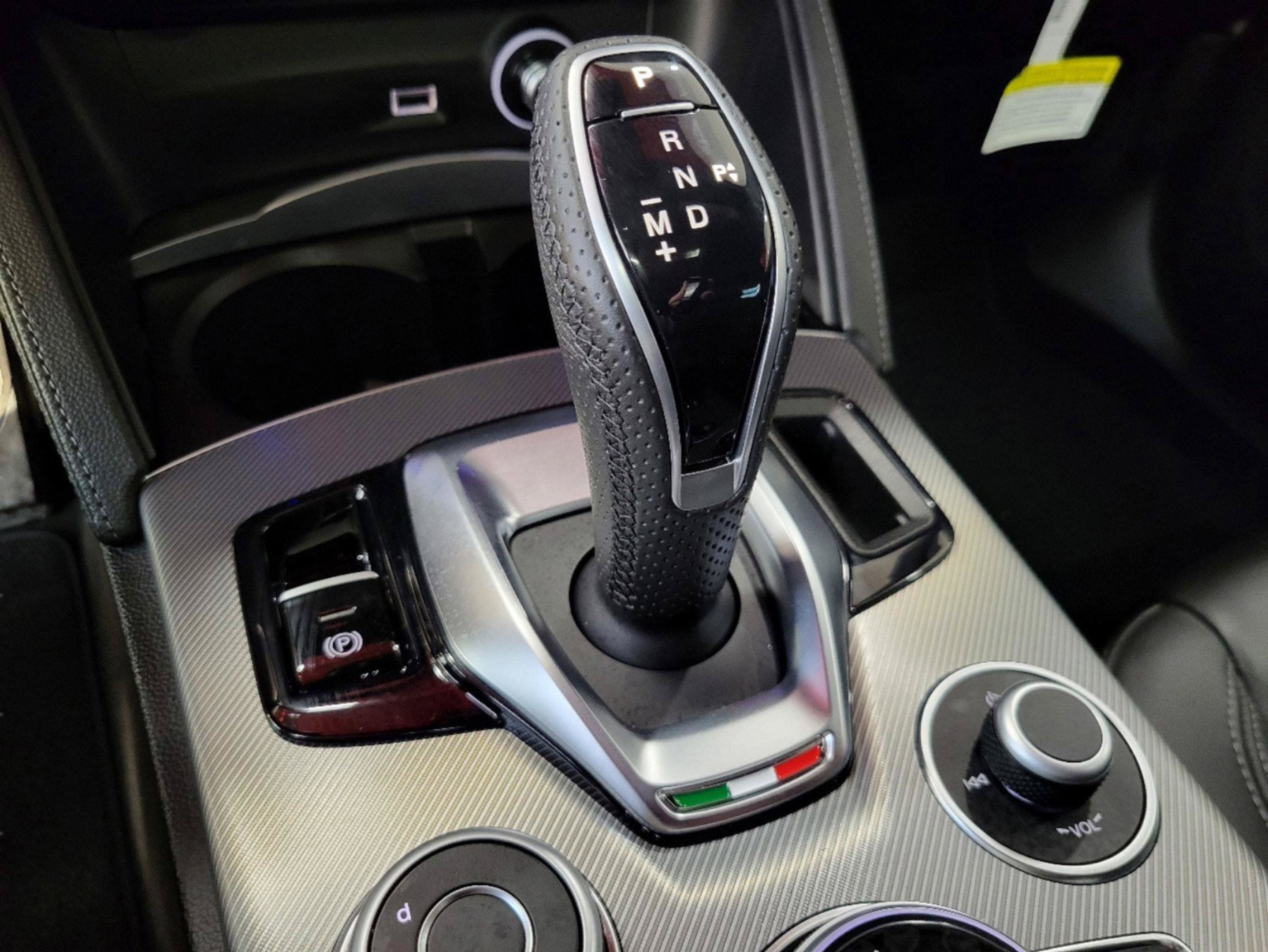New 2025 Alfa Romeo Stelvio Sprint AWD/4WD image 82