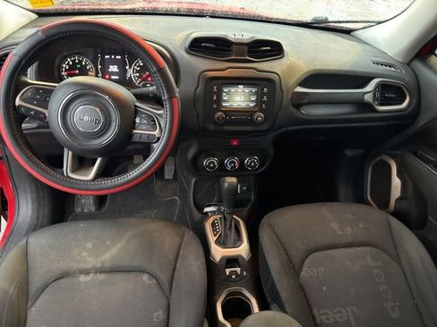 Used 2017 Jeep Renegade Latitude FWD image 6