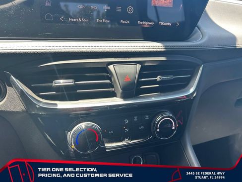 Used 2025 Buick Encore GX Sport Touring FWD image 28