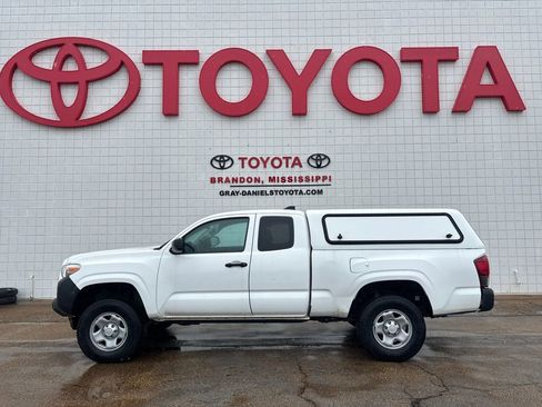 Used 2020 Toyota Tacoma SR RWD image 3